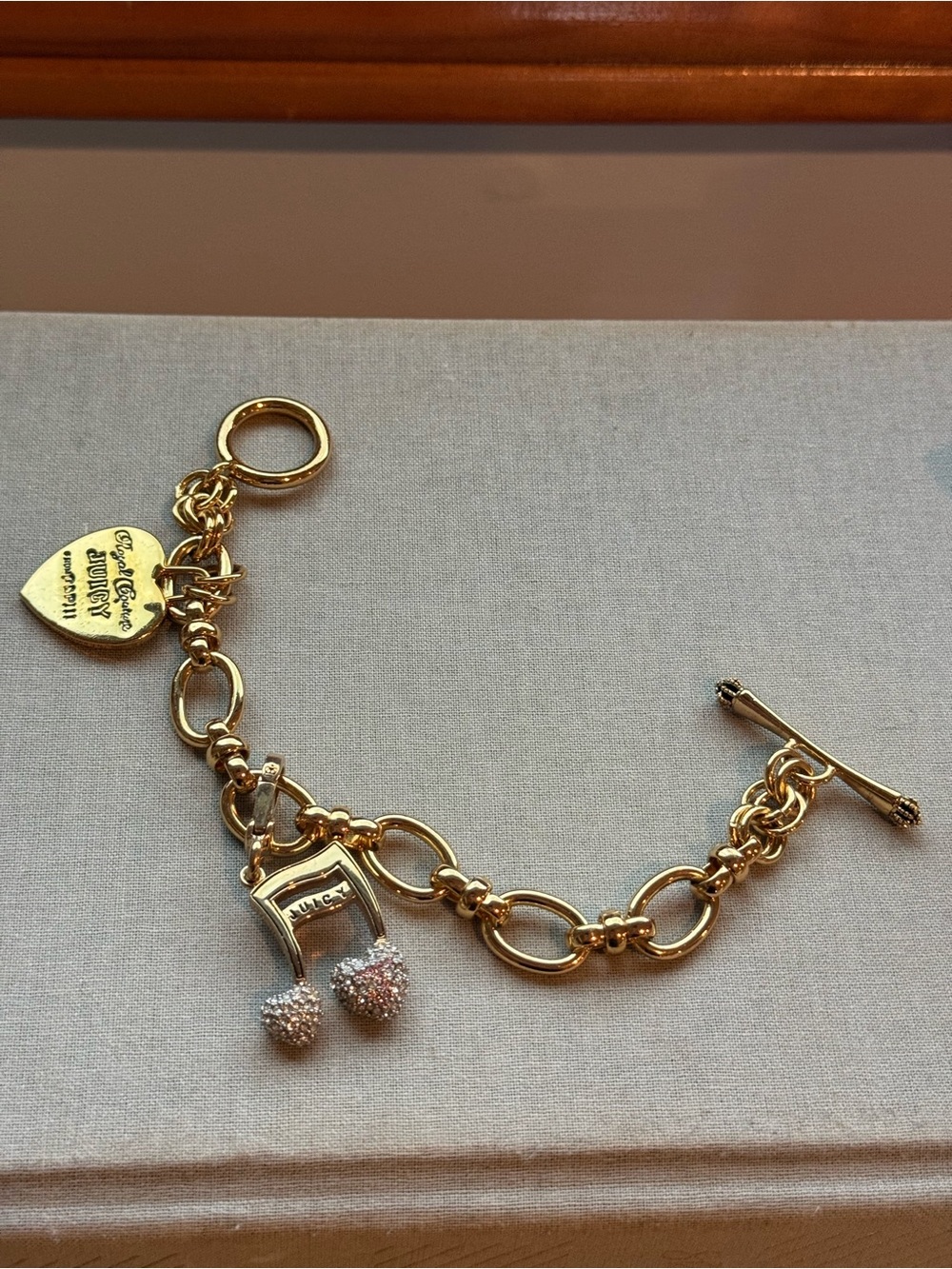 Juicy Couture Charm Bracelet  Gold Tone w/ Heart & Music Note Charm Jewelry